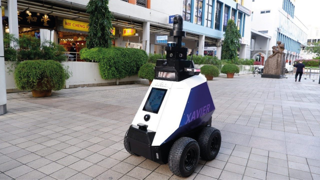Singapur pone a prueba 2 robots autónomos de vigilancia