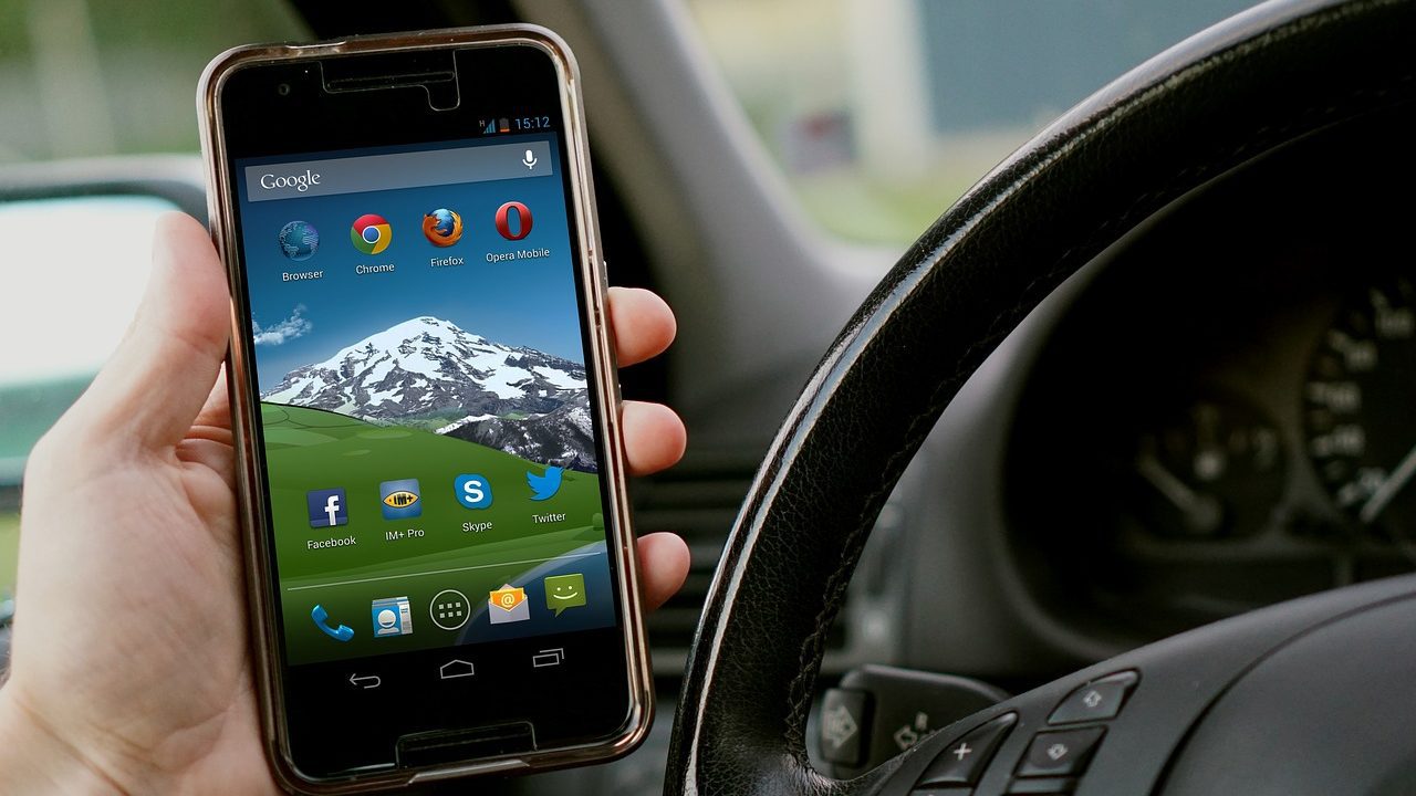 Crean alianza para fortalecer presencia en seguros para autos
