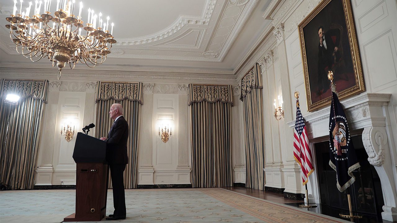 Biden presenta plan de vacunación obligatoria contra Covid-19 para todos los empleados del Gobierno de EU