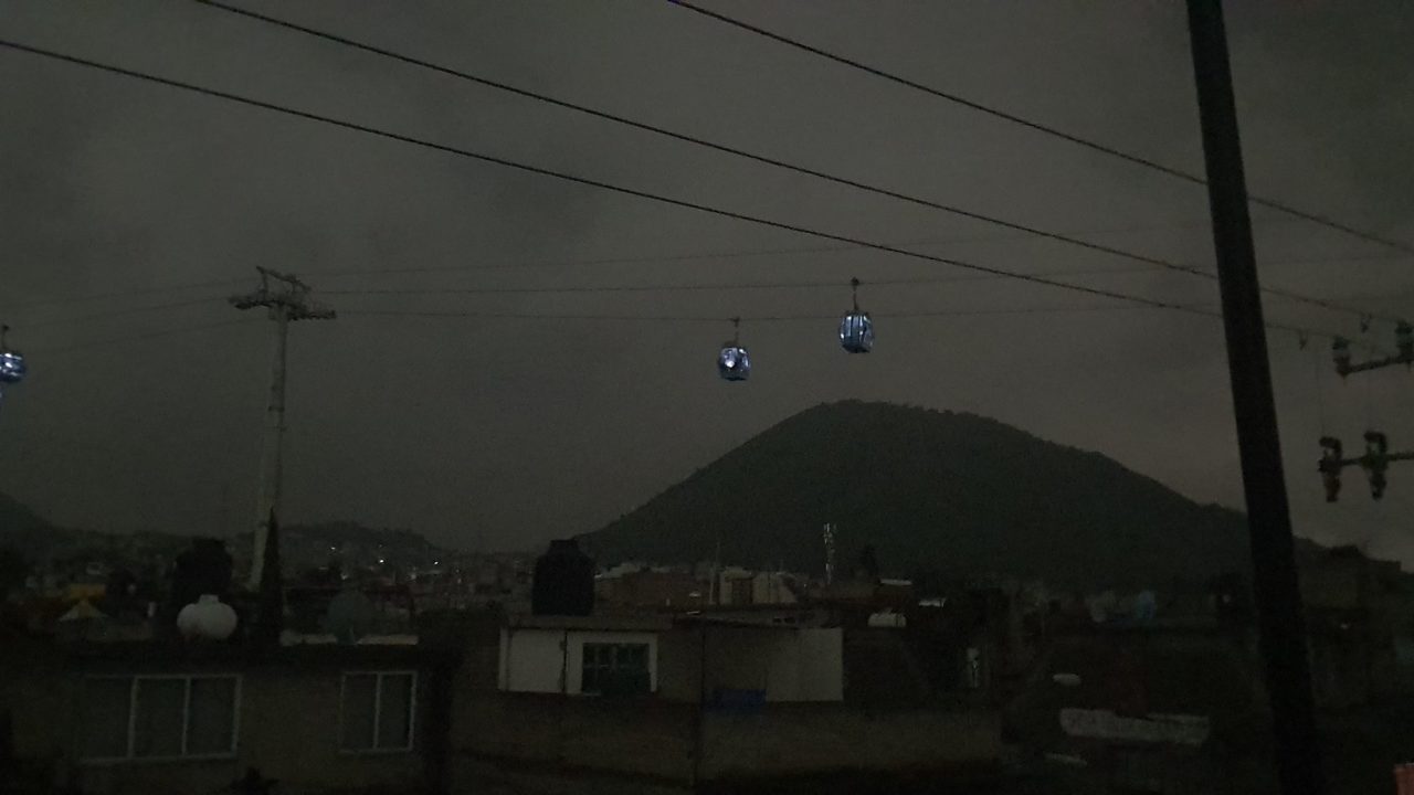 Cablebús sufre su primer sismo: gente quedó al interior de las cabinas