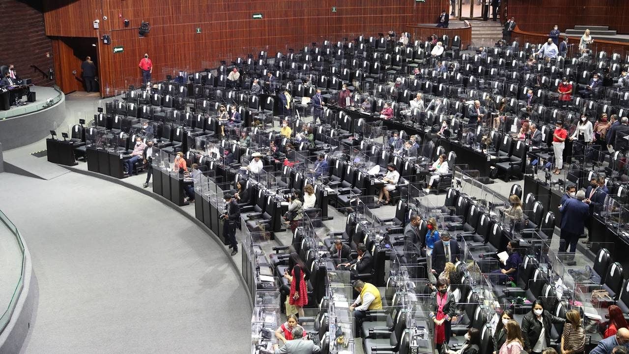 Diputados gastaron 3.7 mdp en mamparas por Covid-19 y ahora las desechan