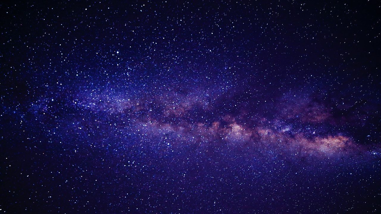 Telescopio Webb revela metano y dióxido de carbono en atmósfera de exoplaneta