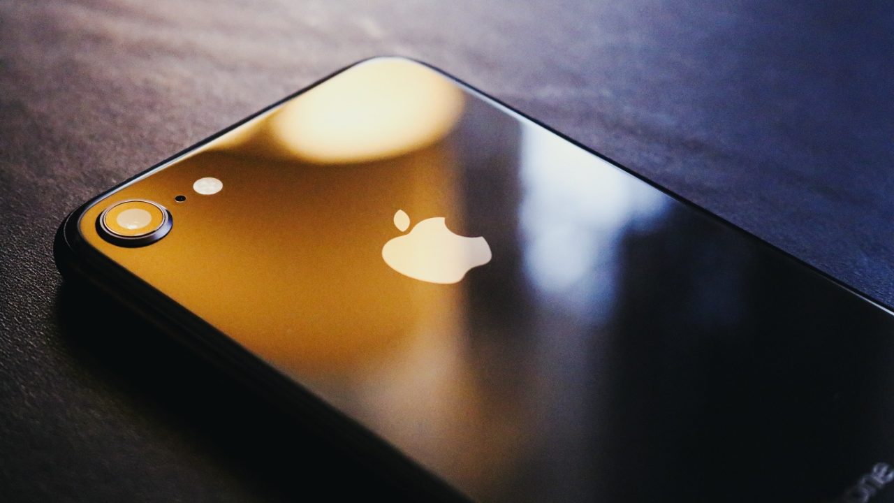 Escasez de chips ya pega a Apple; será peor en Navidad, avisa Tim Cook