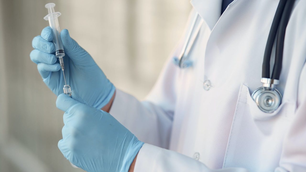 Estas son las 13,765 vacantes para médicos especialistas para el sector salud