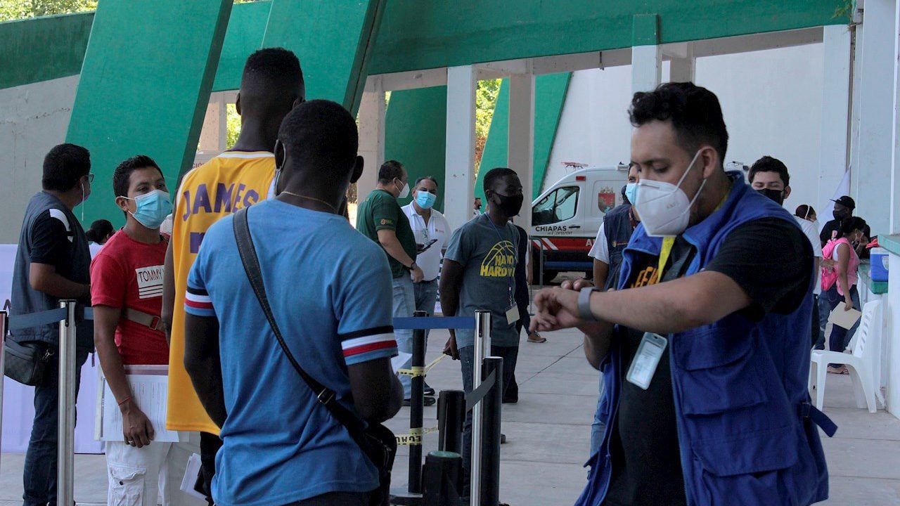 Habilitan estadio en Chiapas para atender solicitudes de refugio de migrantes