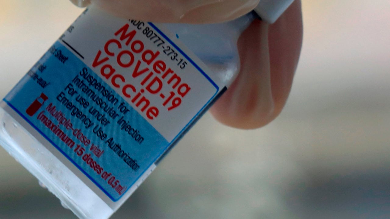 Moderna pide autorización en EU de vacuna contra Covid-19 para menores de 6 años