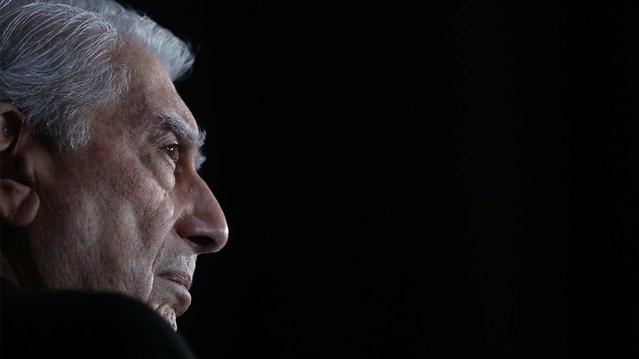 Vargas Llosa llama a defender la libertad y la democracia
