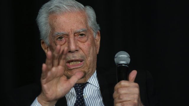 Vargas Llosa hospitalizado