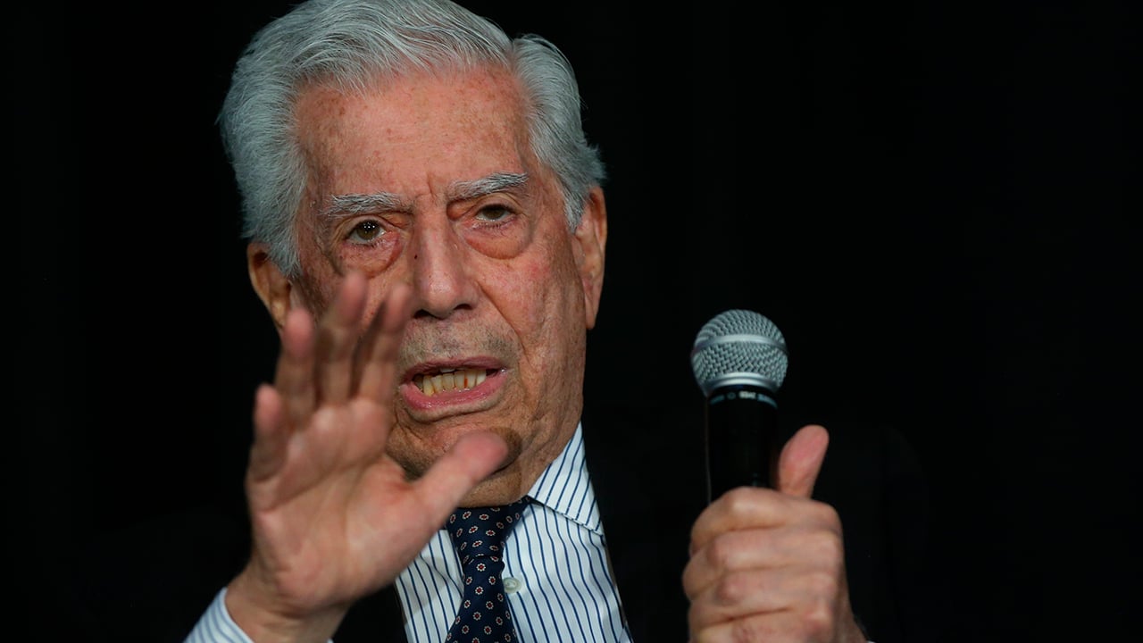 Vargas Llosa hospitalizado