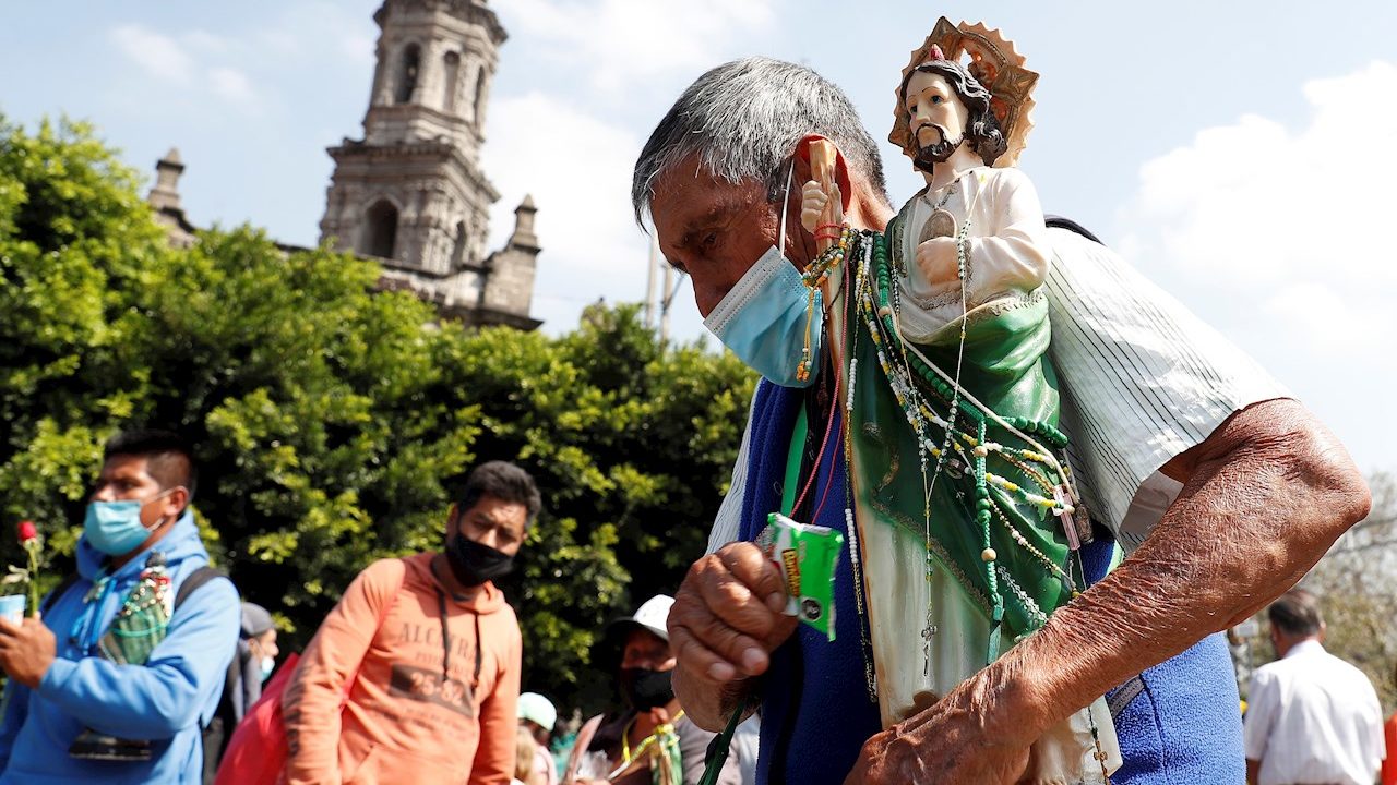 Miles de feligreses abarrotan centro de Ciudad de México por San Judas Tadeo
