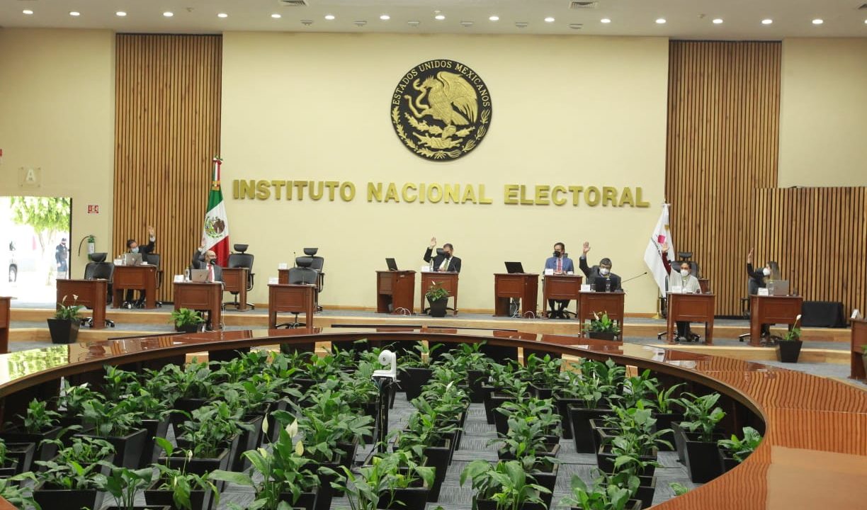 Diputados prevén recortar 19% a presupuesto del INE para darlo a secretarías