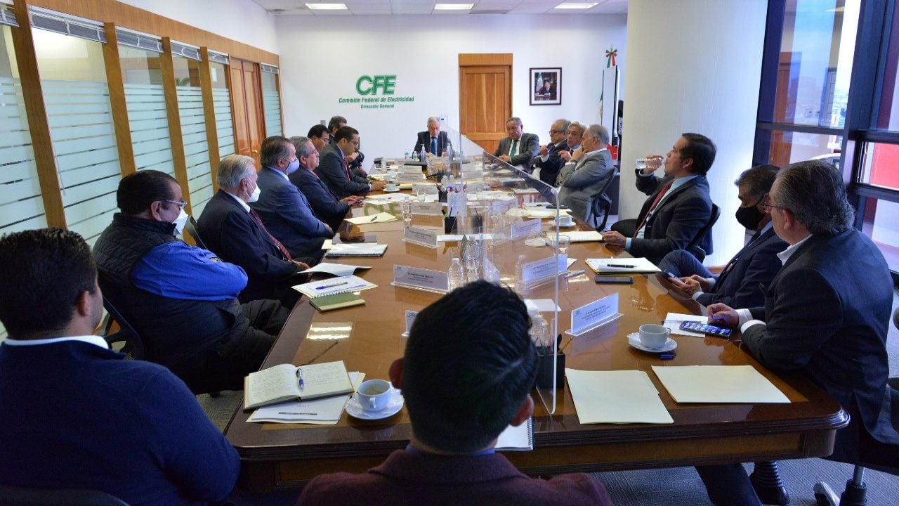Bartlett pide a directivos de CFE cerrar filas con la reforma eléctrica