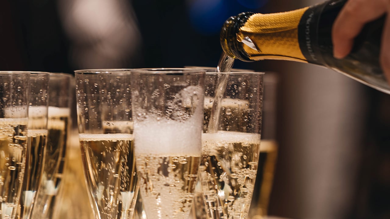 Ventas de vino espumoso italiano superan por 3-1 a las del champán francés en 2023
