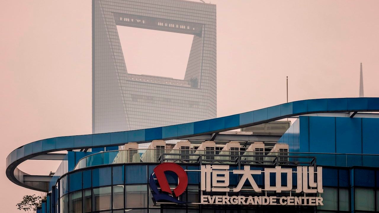 La inmobiliaria Evergrande se hunde en la Bolsa de Hong Kong tras no poder emitir nueva deuda