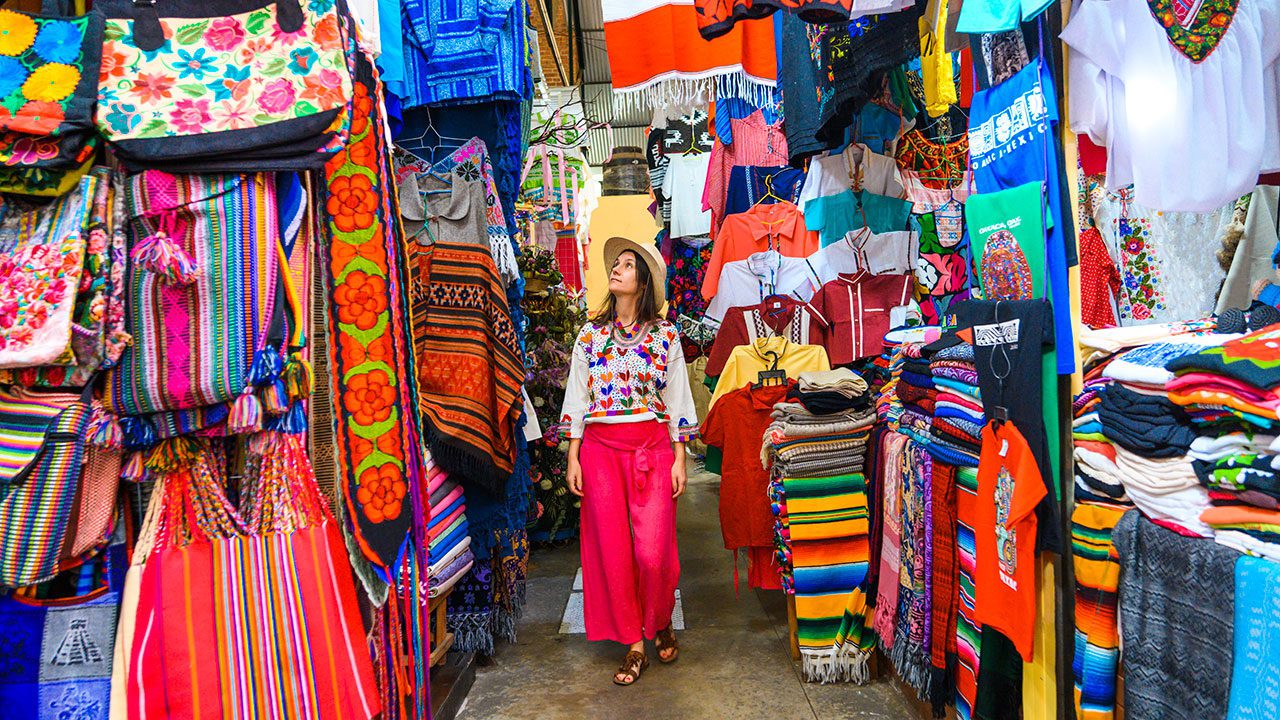 Ropa típica y alebrijes toman fuerza, venta de artículos hechos a mano crece 278%: Amazon
