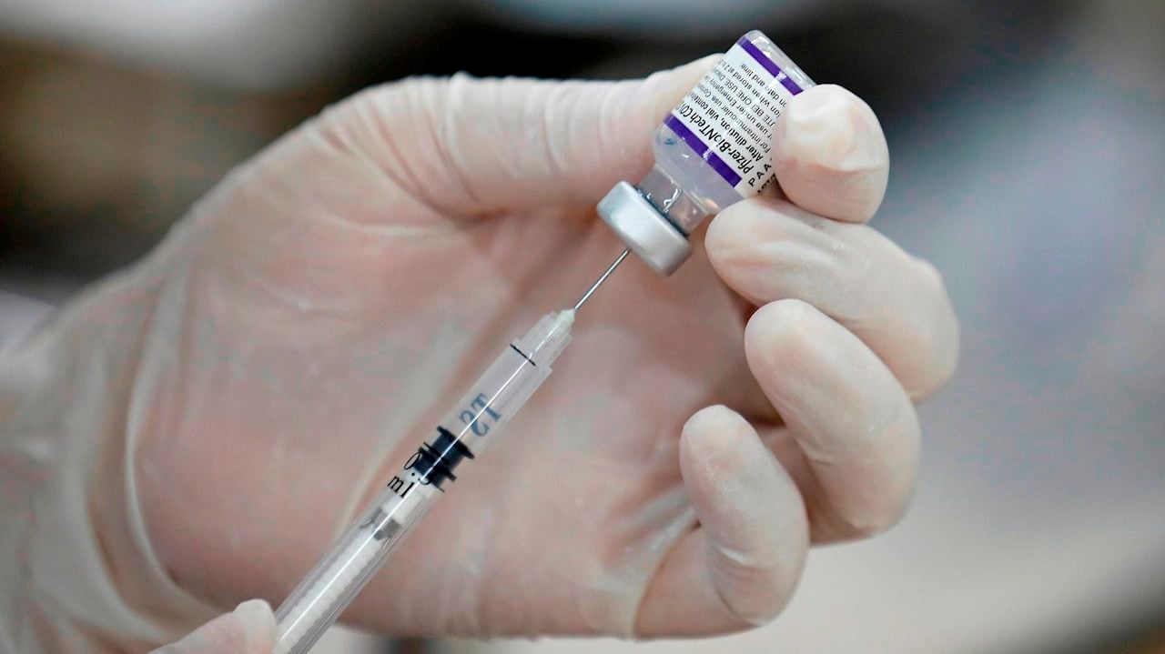 Dinamarca aplicará tercera dosis de vacuna Covid-19 a mayores de 65
