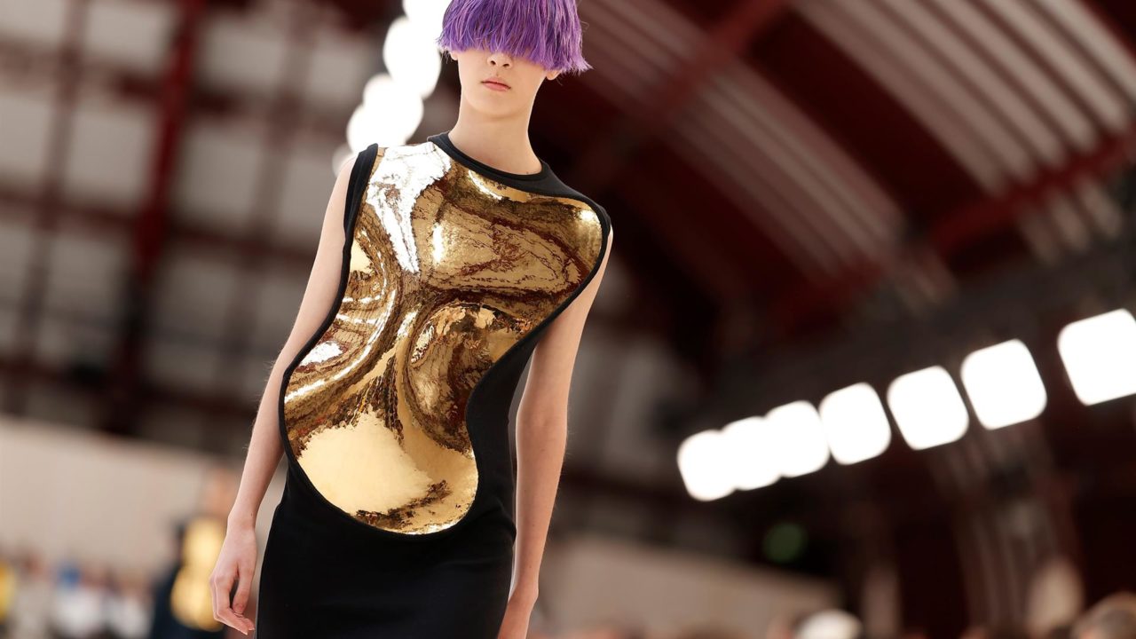 Así está influyendo el surrealismo en la semana de la moda en París