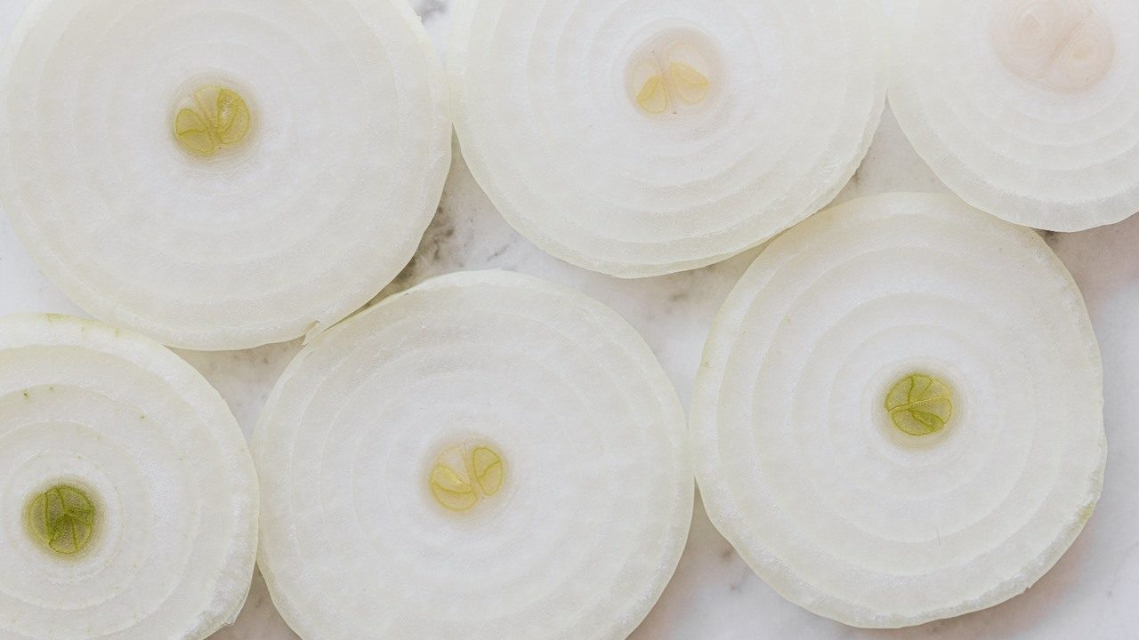 Economía vigila indagatoria en EU sobre salmonela en cebollas mexicanas