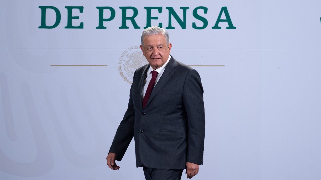 ¡No se enojen! La UNAM se derechizó, reitera AMLO