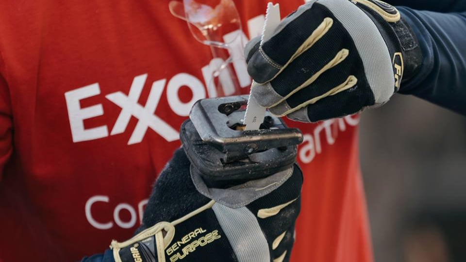 Exxon analiza abandonar varios proyectos de petróleo y gas