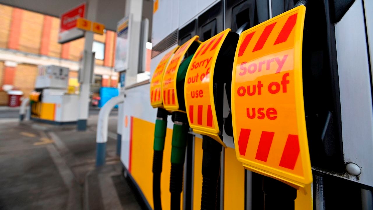 Ejército en Reino Unido comienza a distribuir combustible en gasolineras