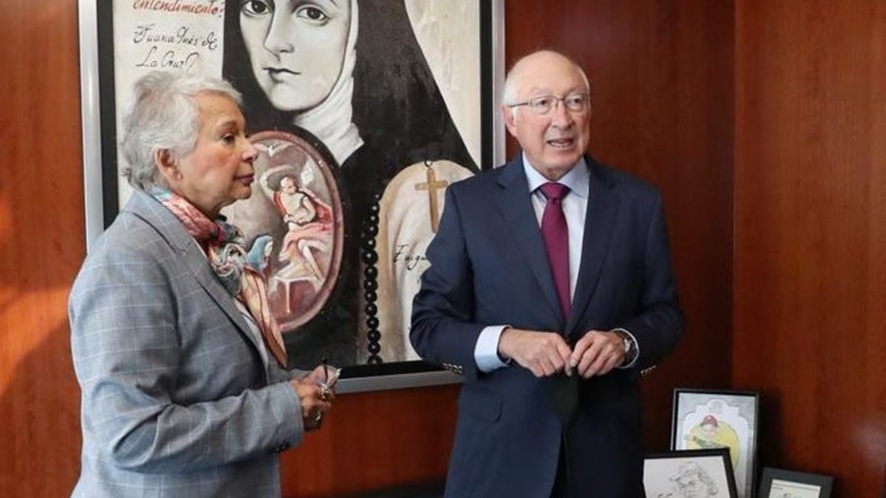 Embajador de EU, Ken Salazar, se reúne con morenistas en el Senado