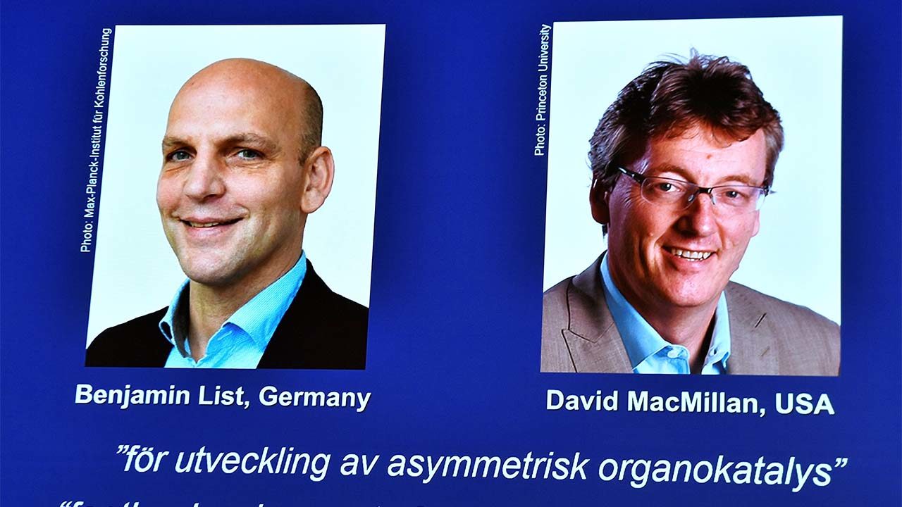 Científicos Benjamin List y David MacMillan ganan Nobel de Química 2021