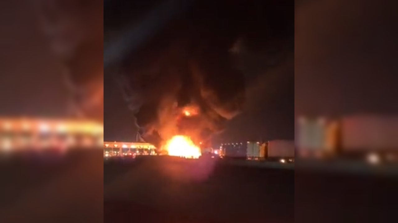 Explota pipa de gas en caseta del Circuito Exterior Mexiquense