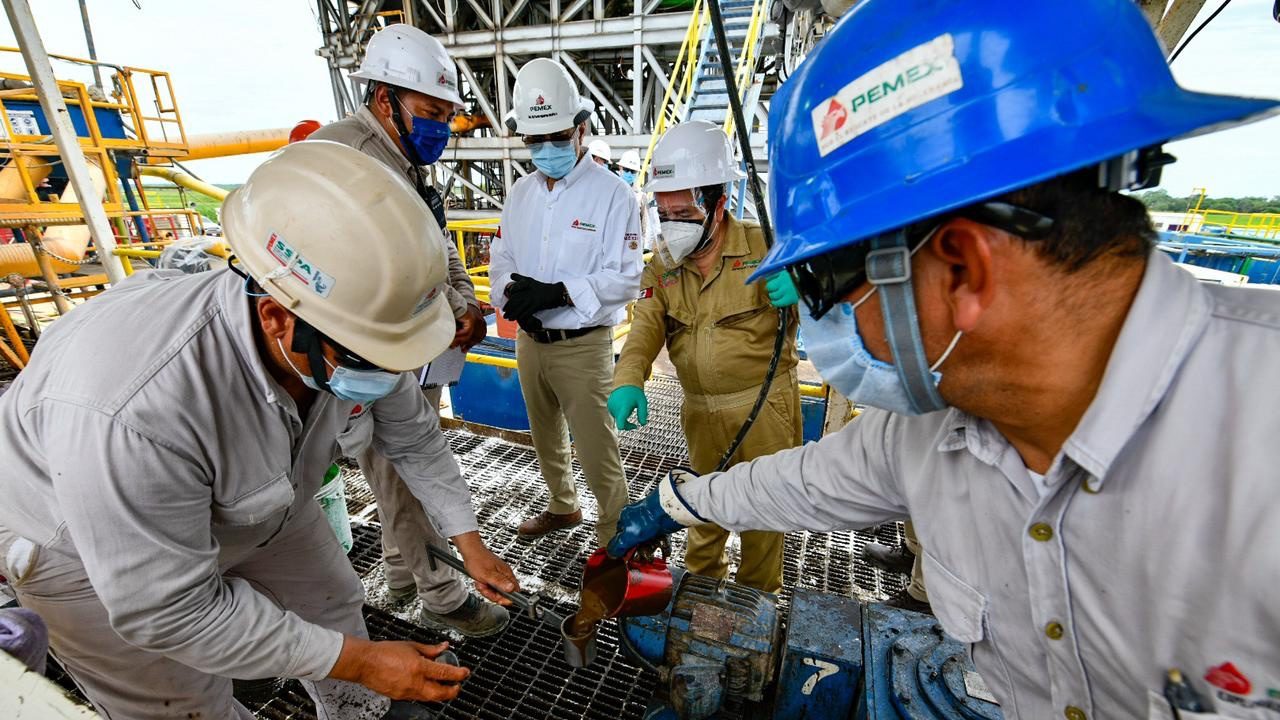 Pemex estabiliza producción de crudo en 1.8 millones de barriles diarios en 2023