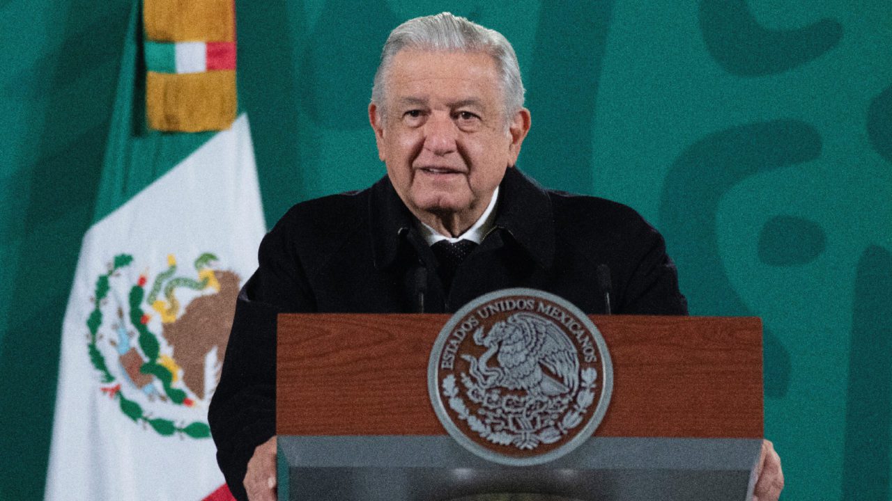 AMLO acusa a los de ‘arriba’ de España de actuar como Hernán Cortés