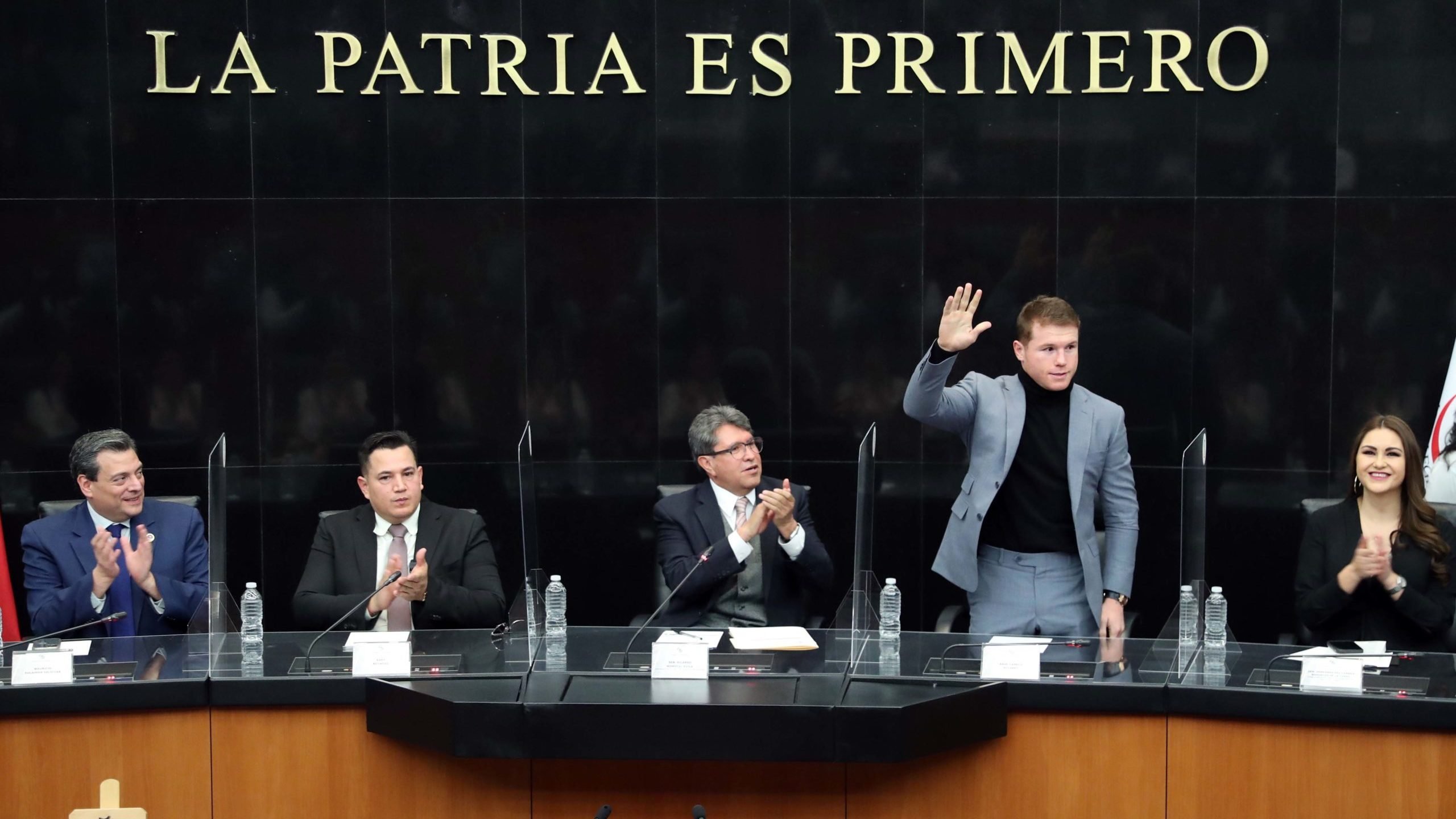 Senado entrega reconocimiento a Edy Reynoso y al ‘Canelo’ Álvarez