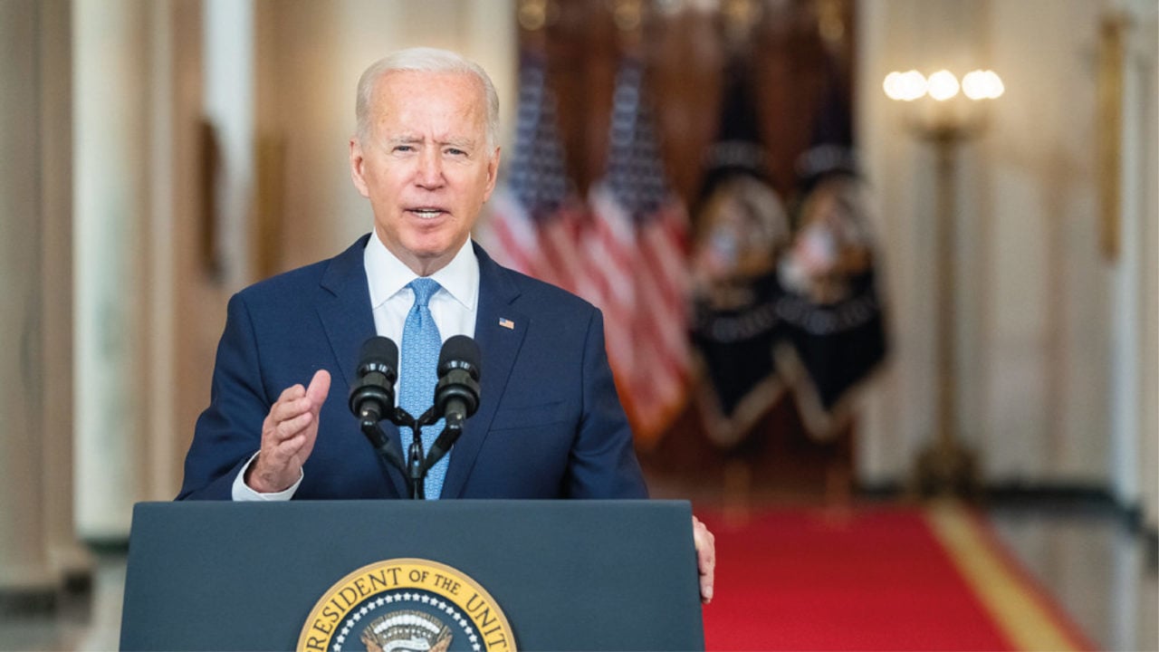 Biden anuncia apoyo a pequeños productores de carne para frenar inflación