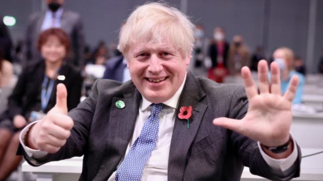 Boris Johnson contagios adultos mayores