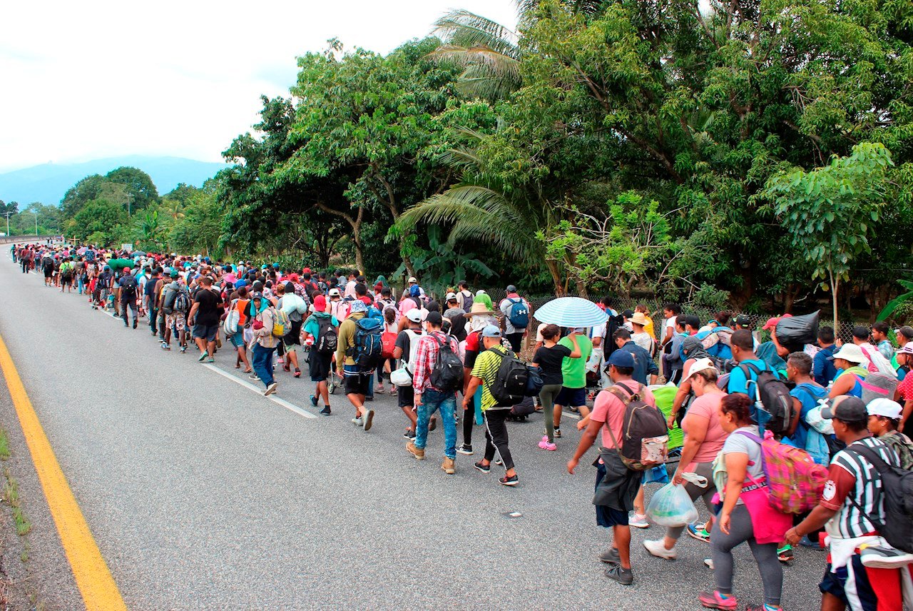 Migrantes reanudan caravana tras rechazar acuerdo con el Gobierno