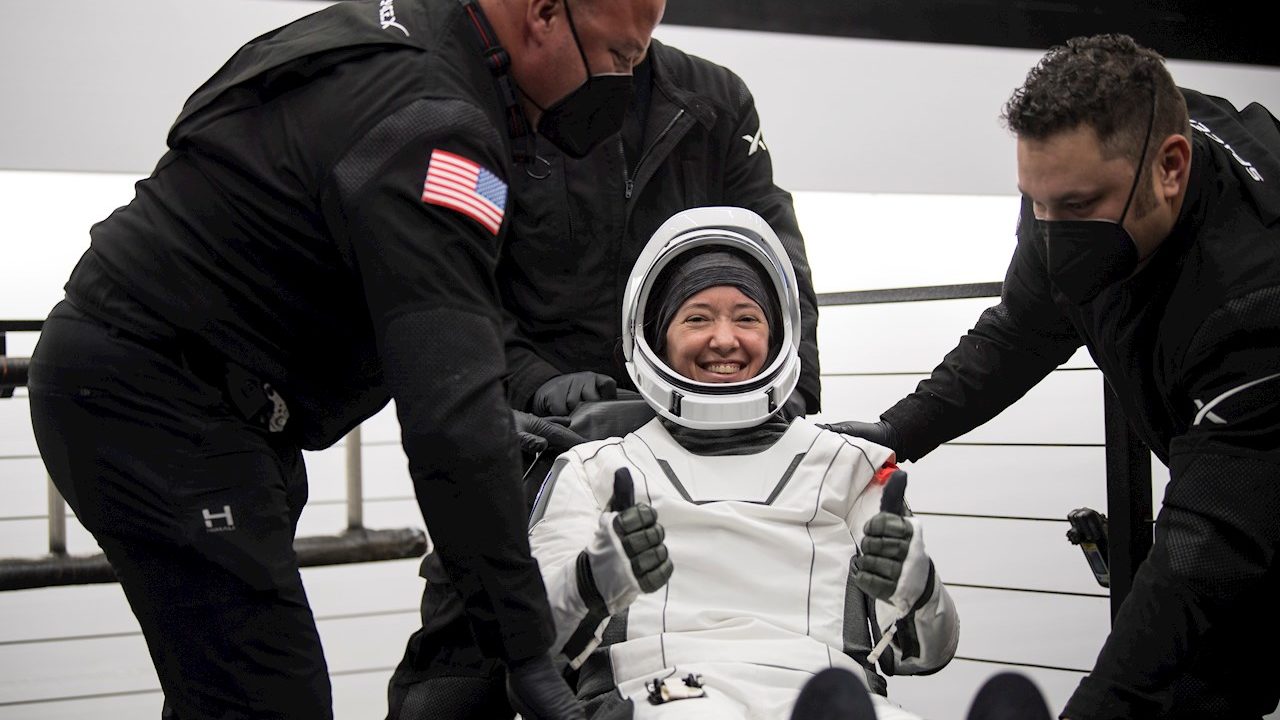 Tripulantes de misión espacial Crew-2 de SpaceX regresan a la Tierra