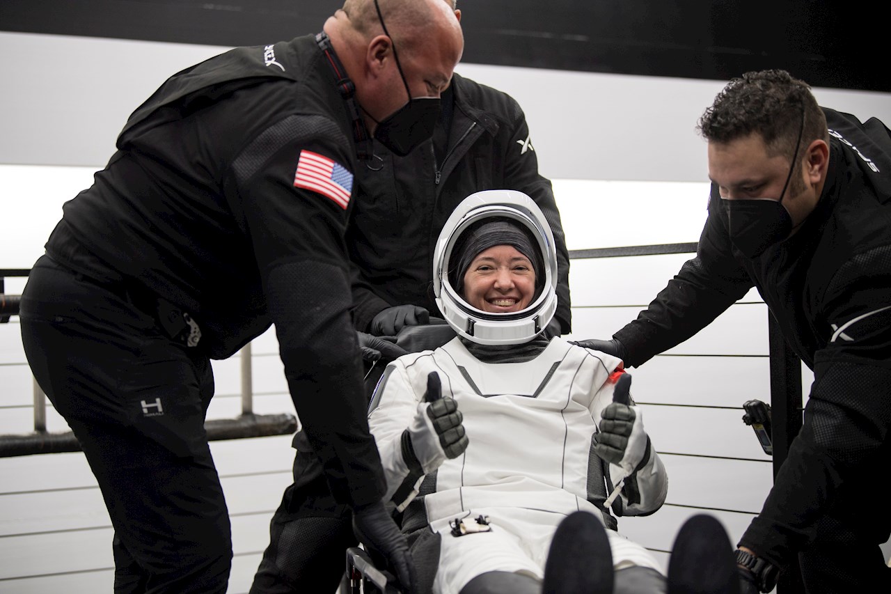 Tripulantes de misión espacial Crew-2 de SpaceX regresan a la Tierra
