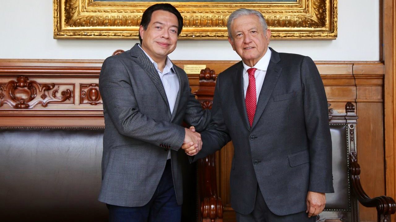 Morena llama a dejar pleitos y defender reforma eléctrica; va Delgado con AMLO