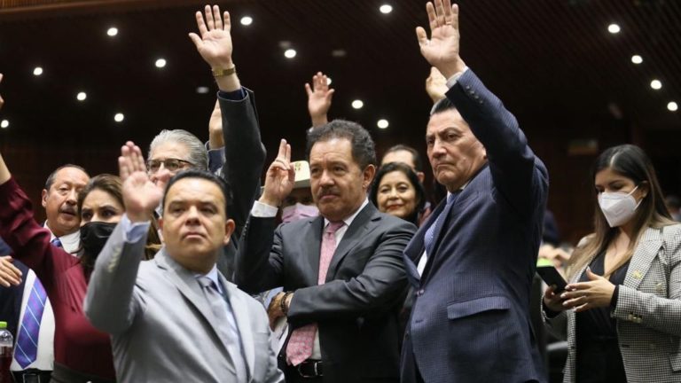 Elogia AMLO a diputados de Morena, PT y PVEM por Presupuesto 2022