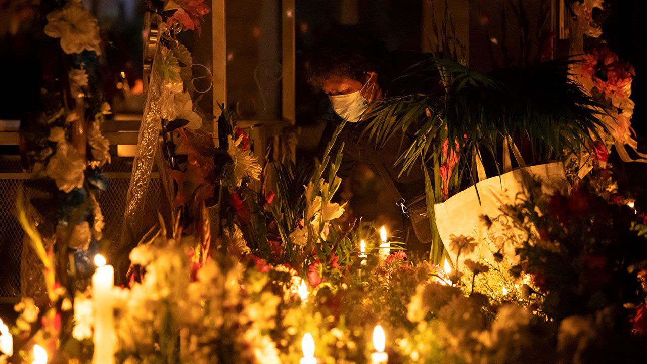 Fotogalería: Cementerios vuelven a abrir en Día de Muertos
