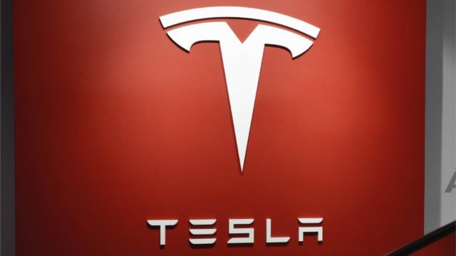 Tesla supercomputadora acciones