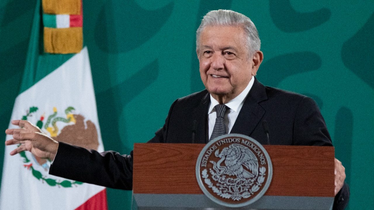 AMLO se salta restricción del TEPJF y promueve consulta de revocación
