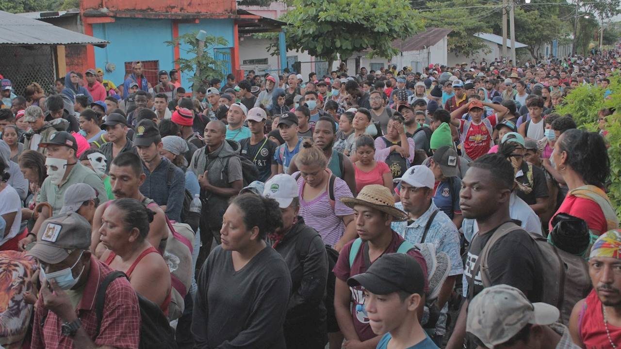 Muere de un tiro un cubano en caravana migrante; reportan 13 heridos por otra agresión