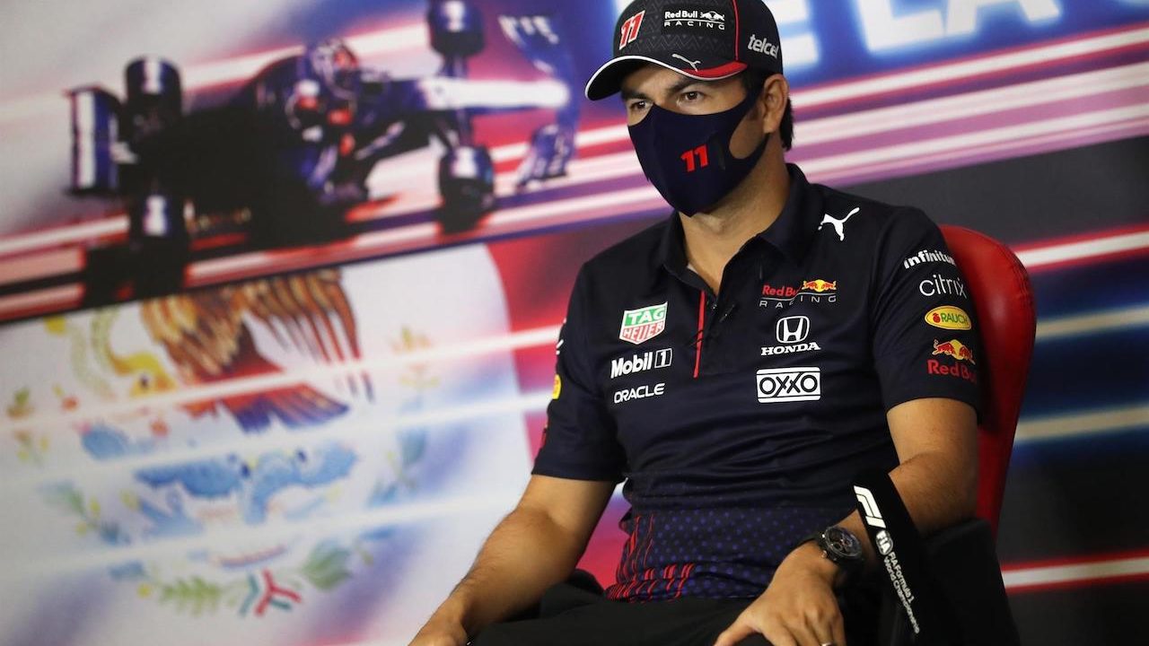 ‘Checo’ Pérez levanta al público de México liderando el tercer entrenamiento