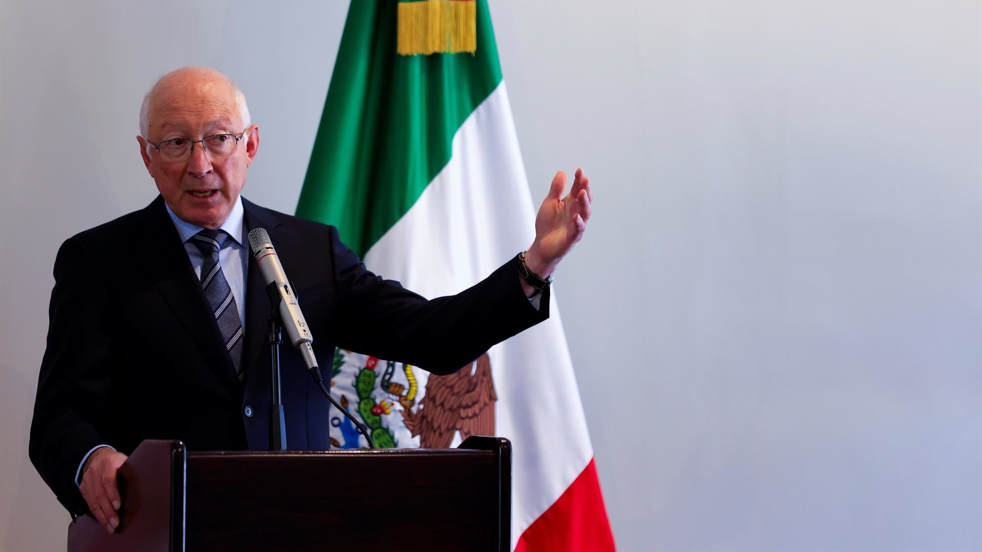 Embajador Ken Salazar advierte: inseguridad ‘enfría’ la inversión en México