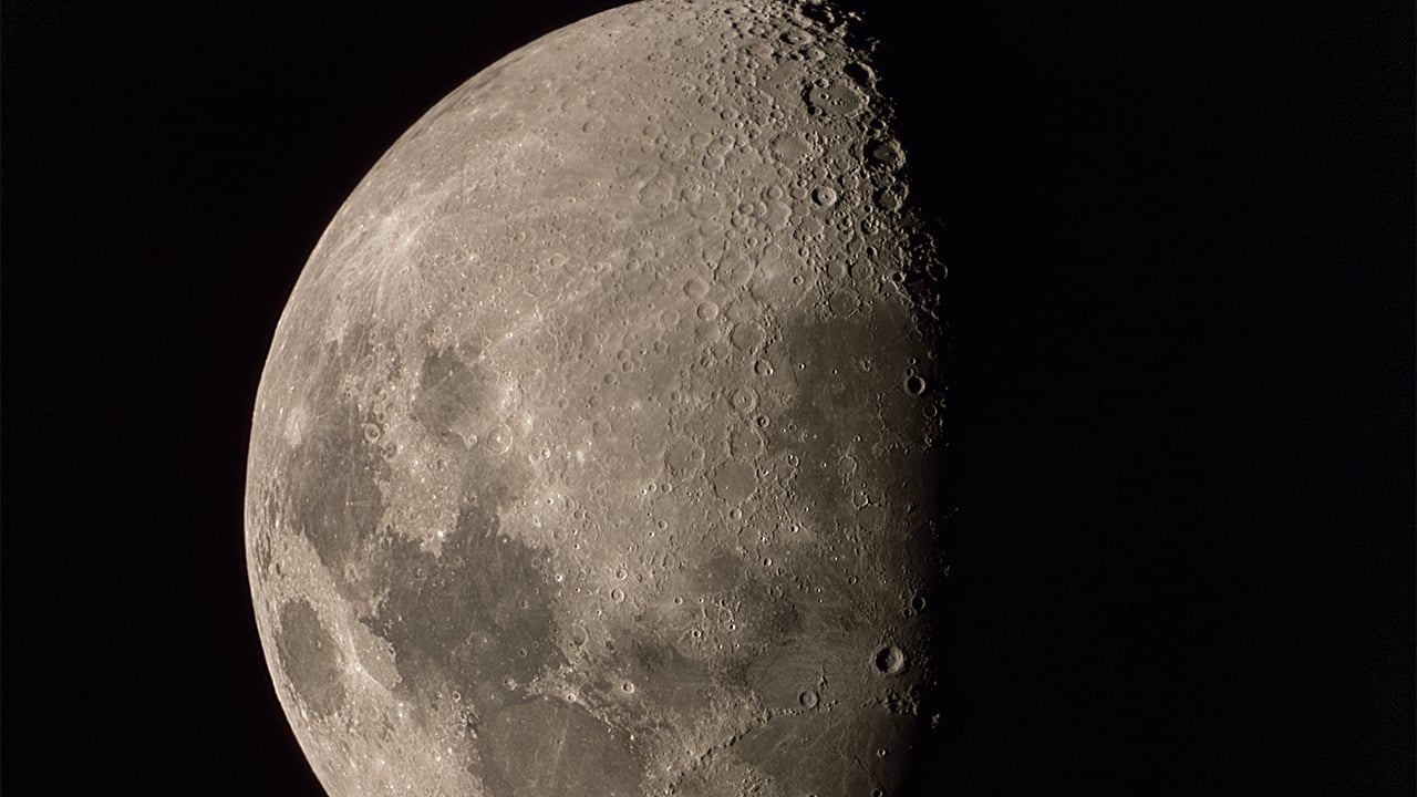 Rover chino explora misterioso objeto monolítico hallado en la Luna