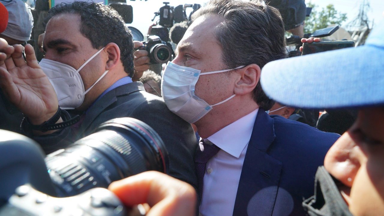 Emilio Lozoya va a prisión; juez advierte riesgo de fuga