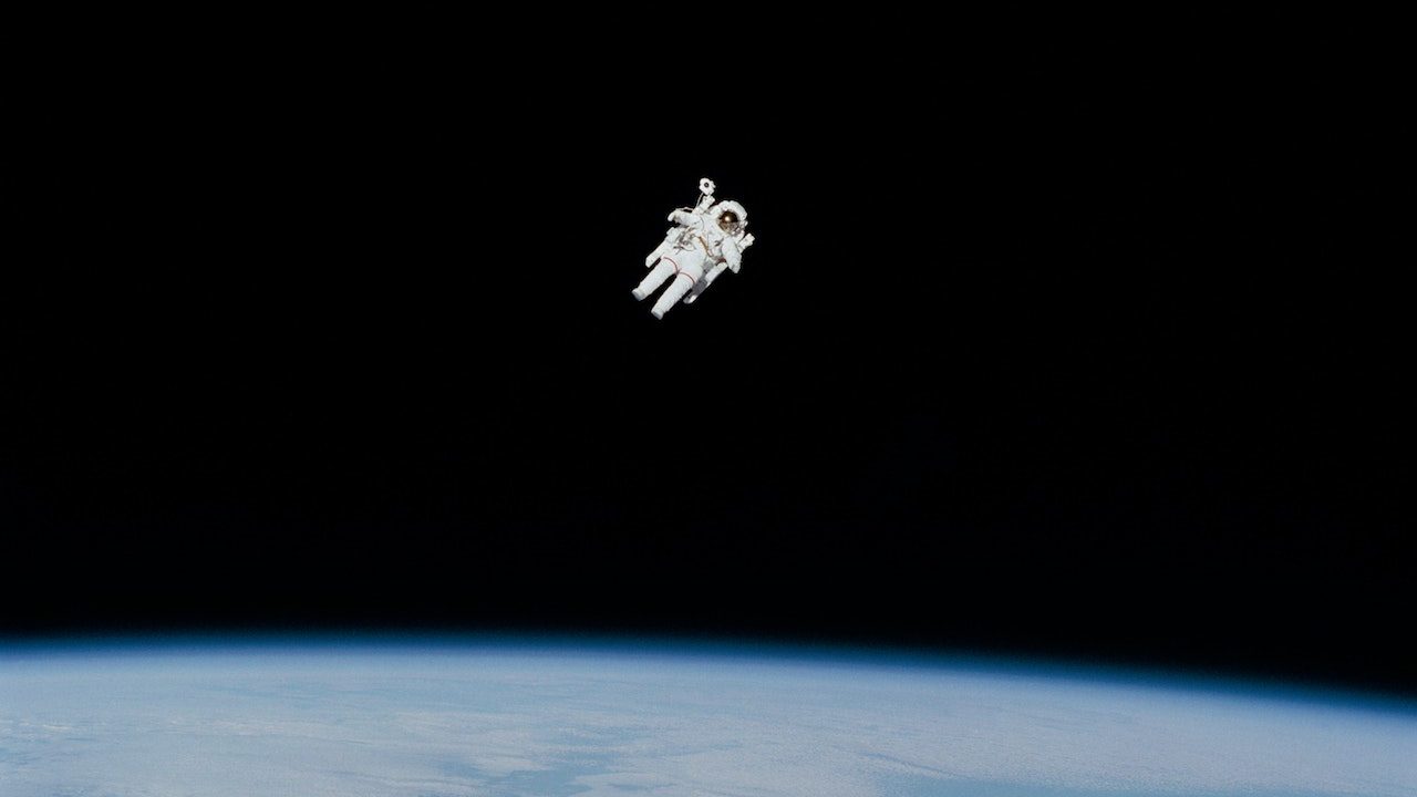 Cosmonauta ruso y astronauta europea inician la caminata espacial