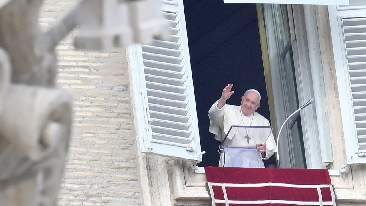 Papa Francisco pide a gobiernos gasto en educación y no en armas