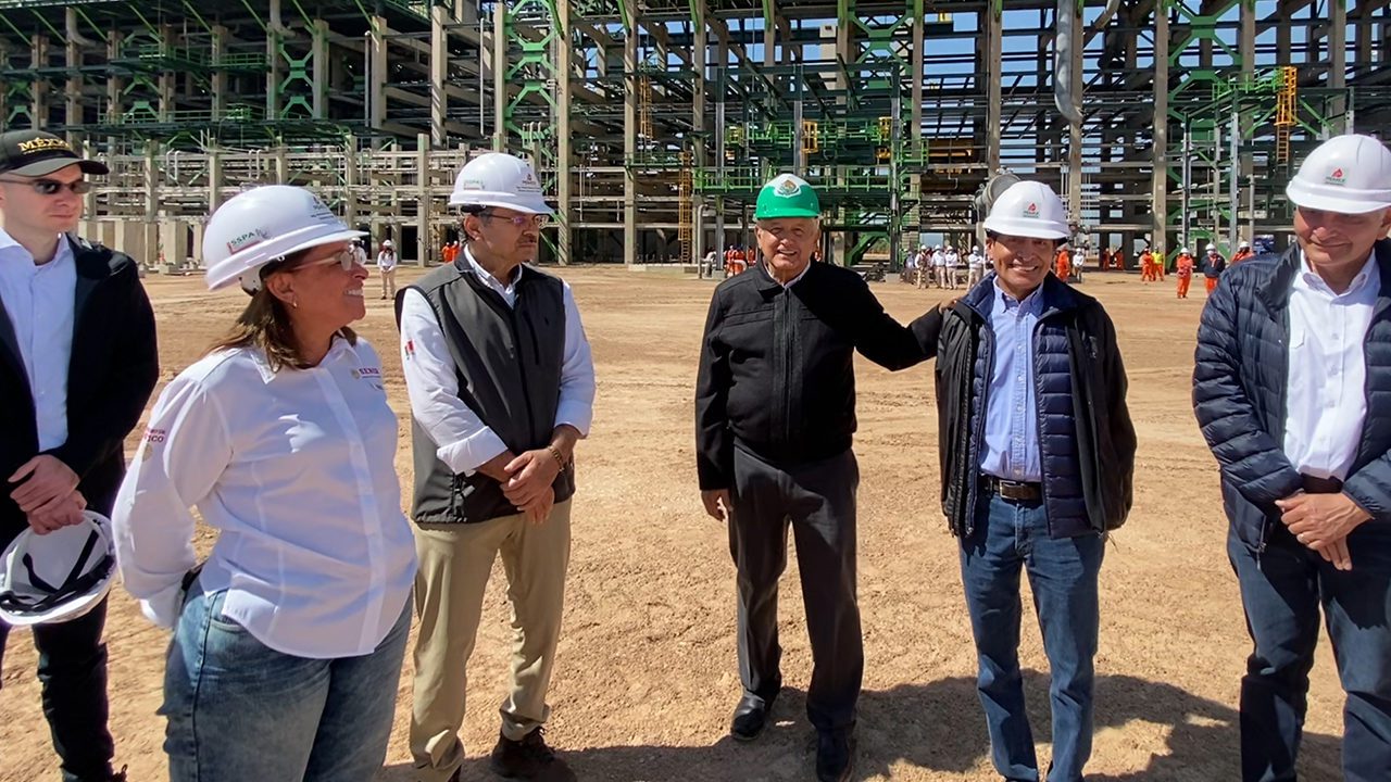 Anuncia AMLO inversión de 60,000 mdp para terminar la refinería de Tula
