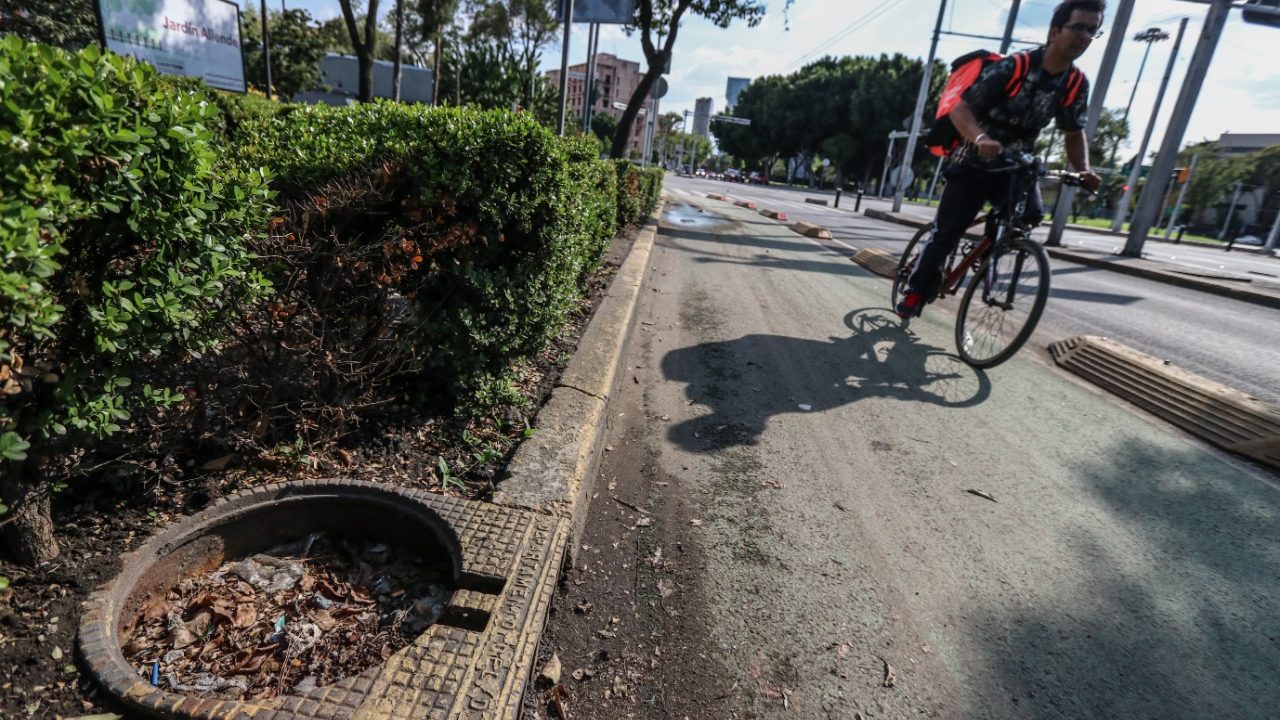 Robo de coladeras: un negocio ilegal que deja pérdidas millonarias para la CDMX